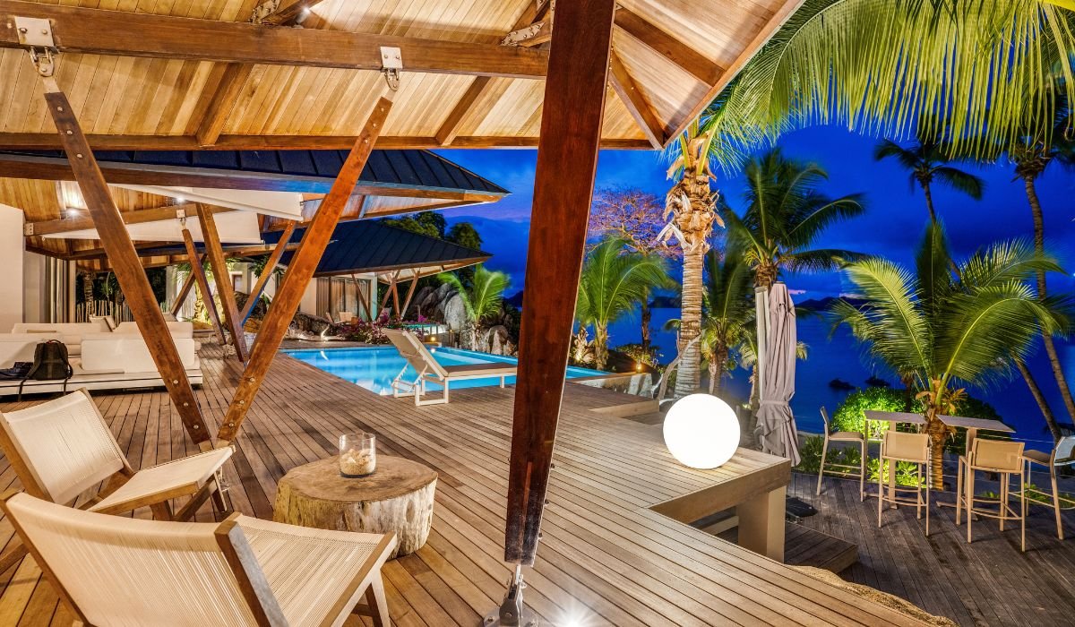 deckenia-ocean-blue-seychelles-img