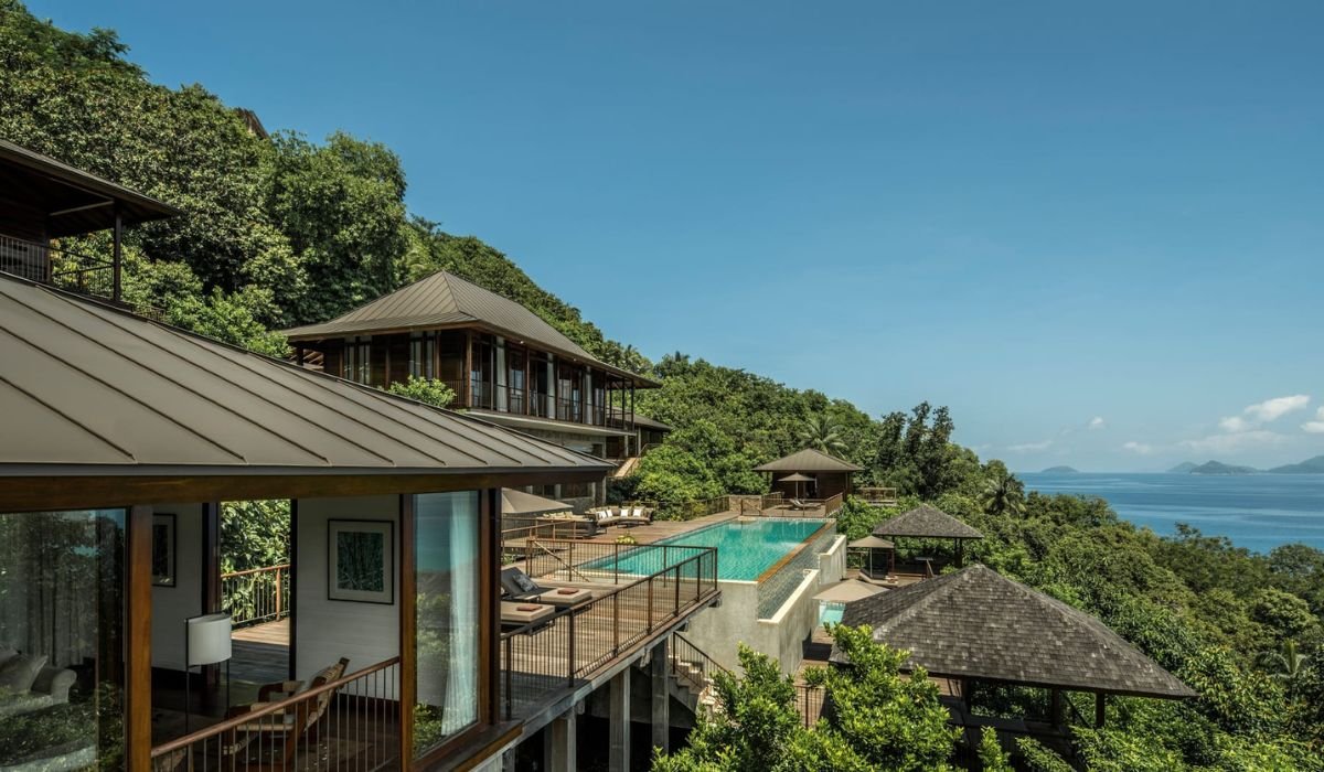 four-seasons-mahe-ocean-blue-seychelles-img