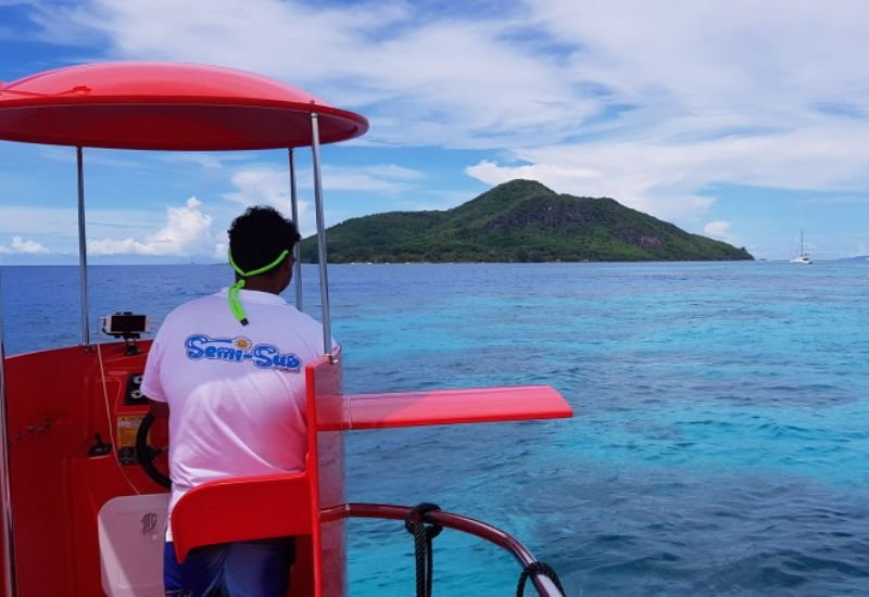semi-sub-seychelles-ocean-blue