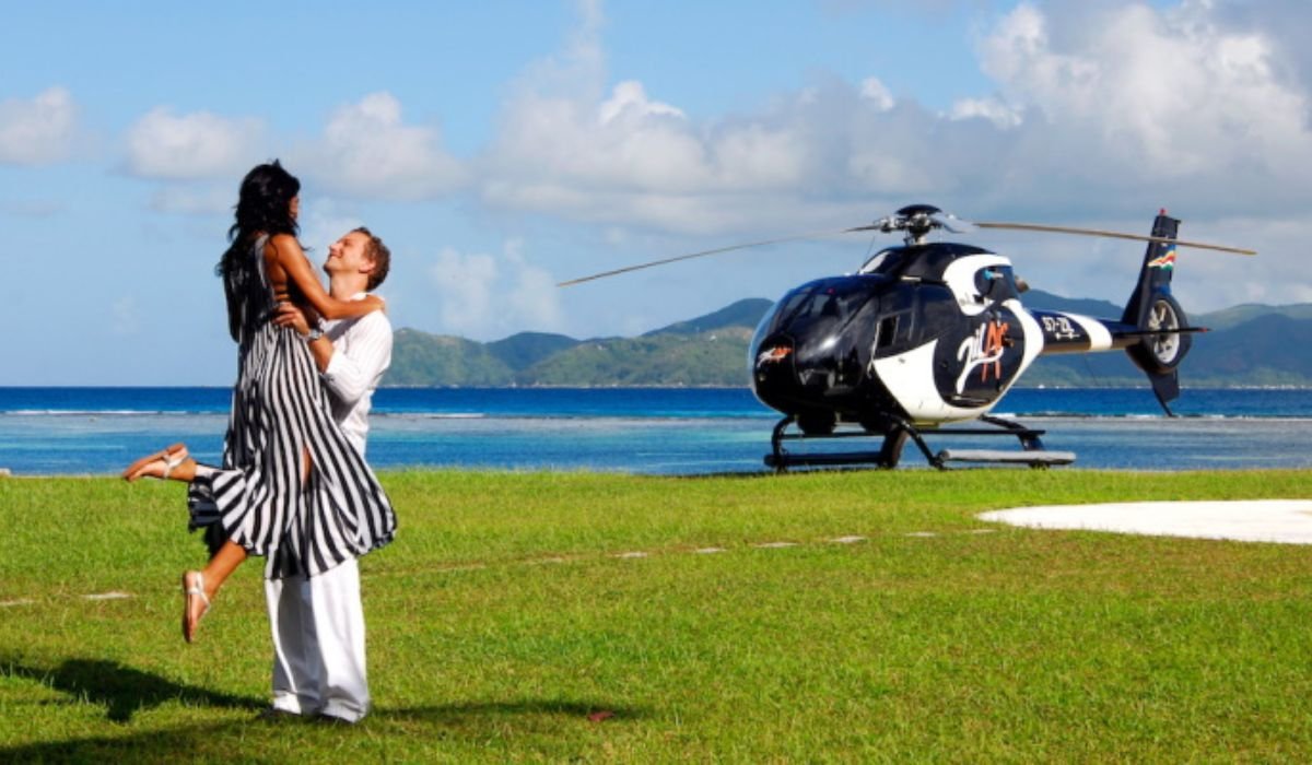 helicopter-private-plane-transfers-ocean-blue-seychelles-img1