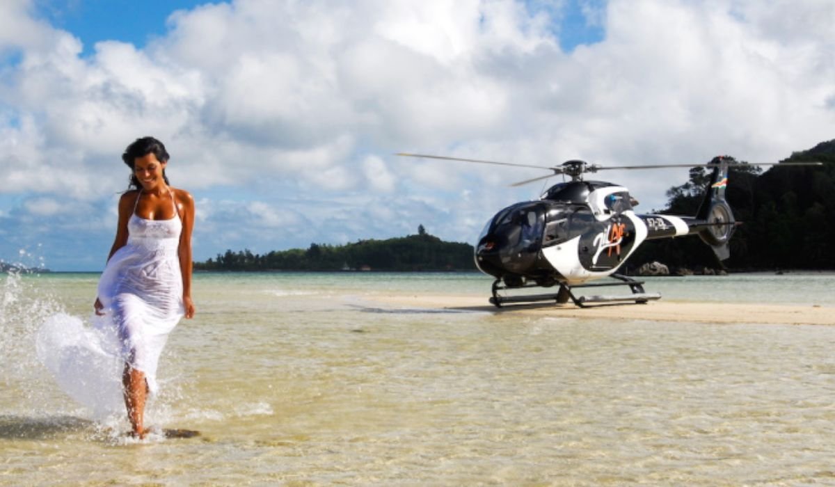 helicopter-scenic-flights-ocean-blue-seychelles-img