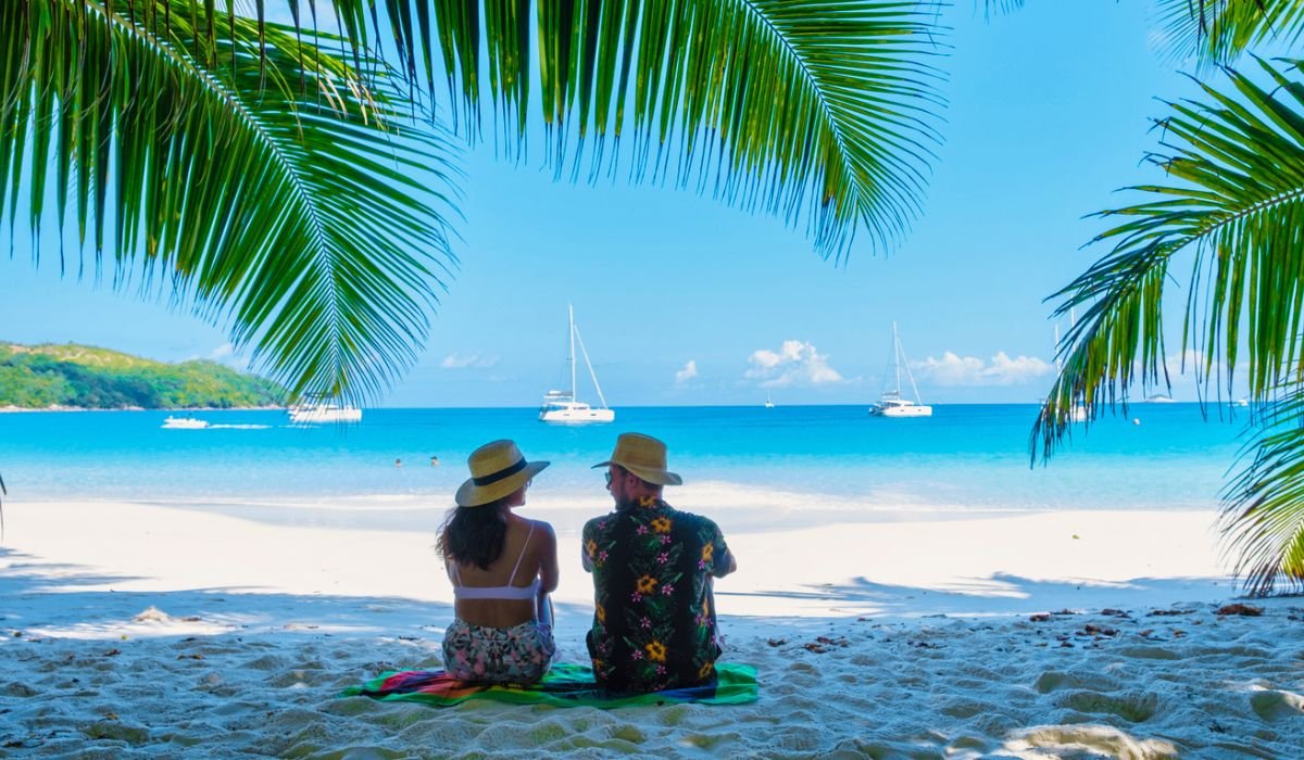praslin-island-tour-ocean-blue-seychelles-img