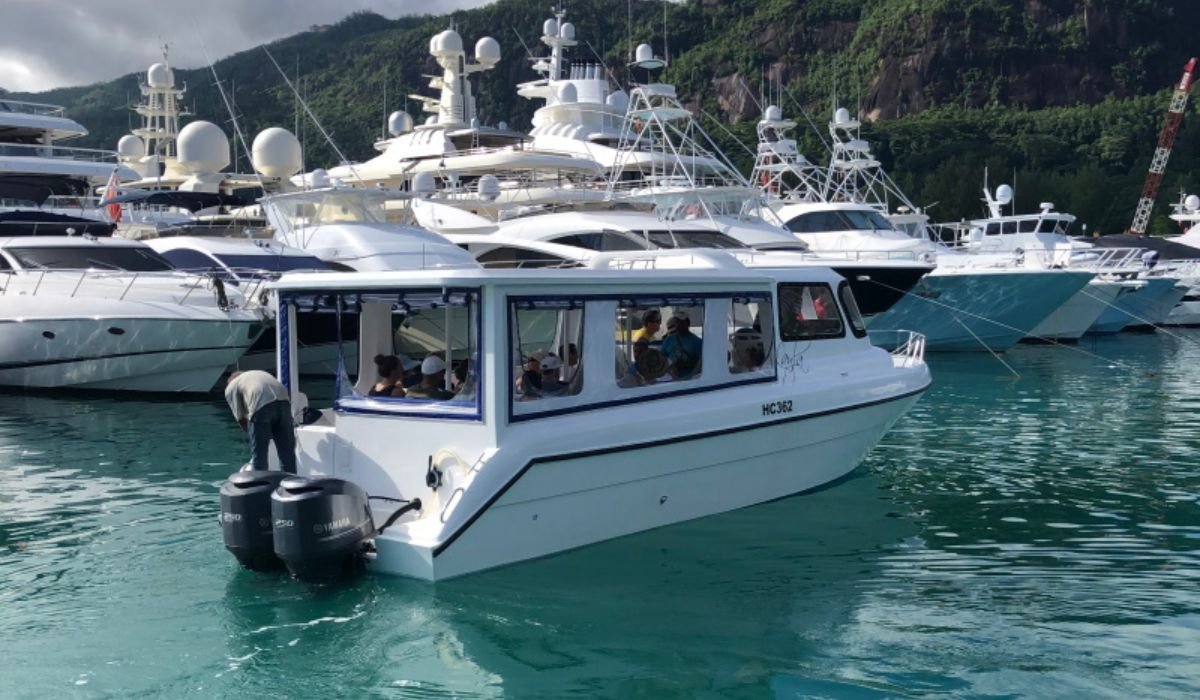 private-boat-transfers-ocean-blue-seychelles-img