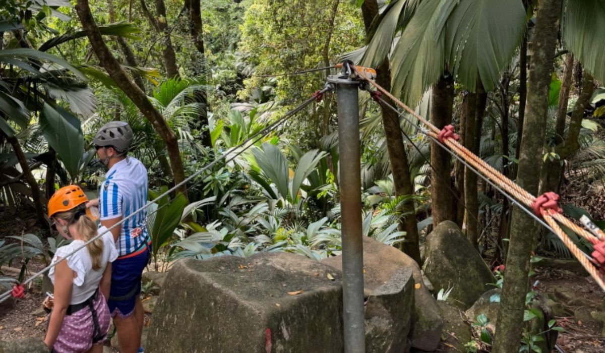 zip-lining-ocean-blue-seychelles-img